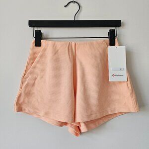 NWT LULULEMON PCHB Peach Bellini Ribbed Softstreme High Rise 2" Shorts Size 4